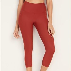 Old Navy High-Waisted Side-Pocket Crop Leggings